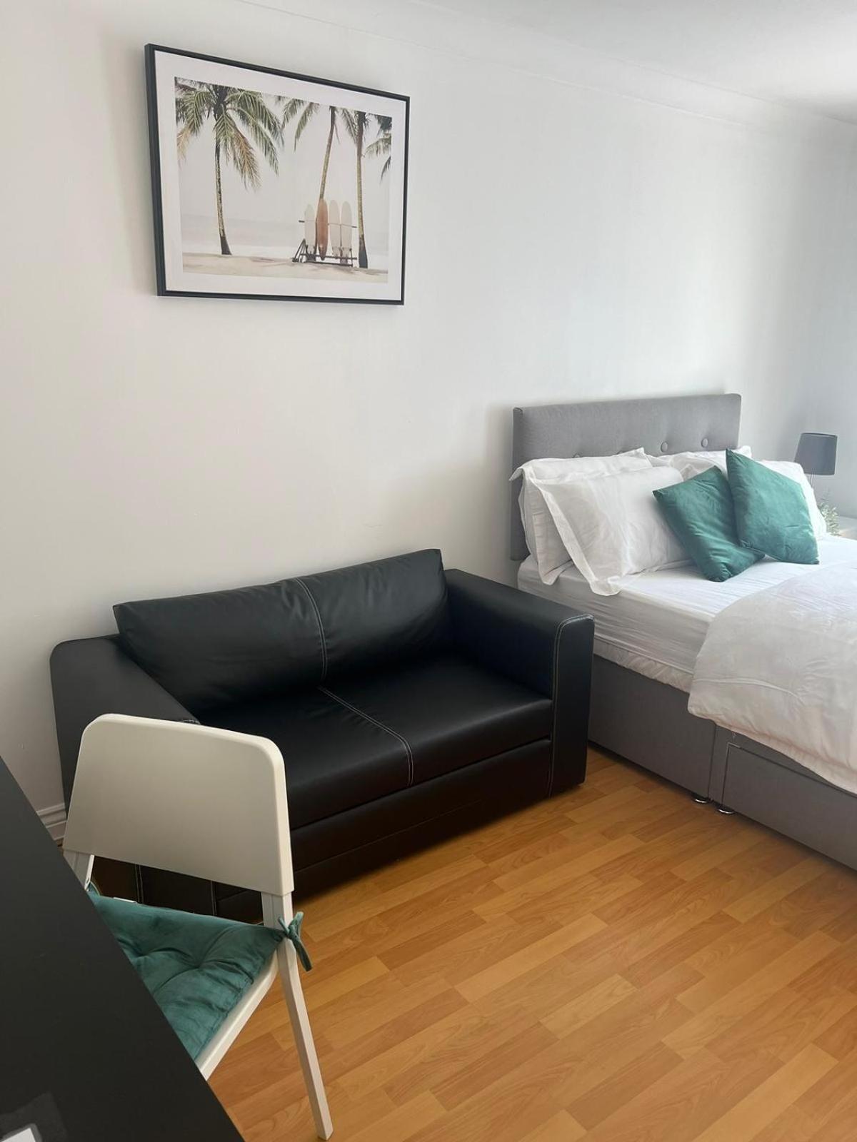 Luxury Rooms And An En-Suite Room With Free Wi-Fi Clarendon Way 콜체스터 외부 사진