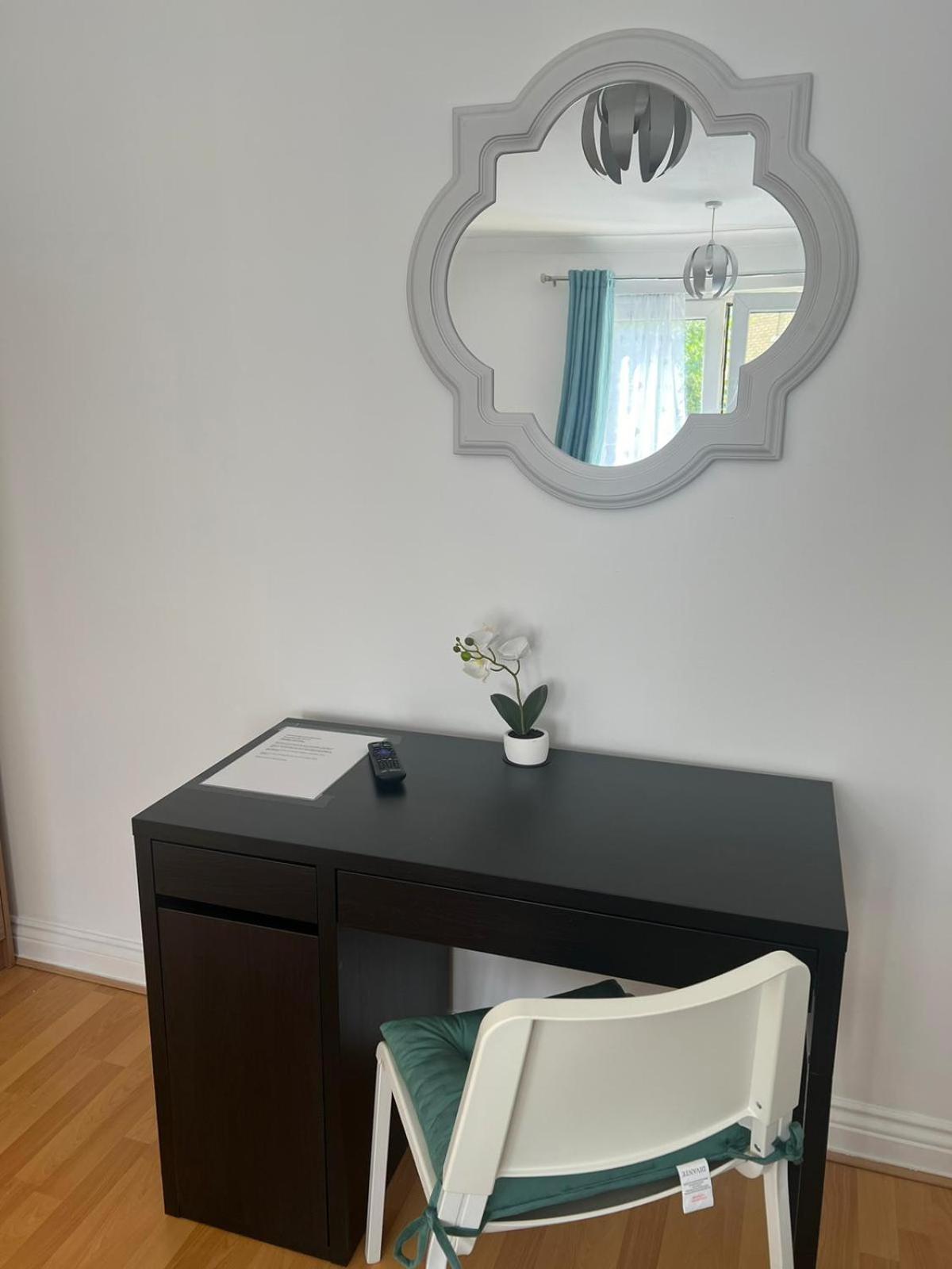 Luxury Rooms And An En-Suite Room With Free Wi-Fi Clarendon Way 콜체스터 외부 사진