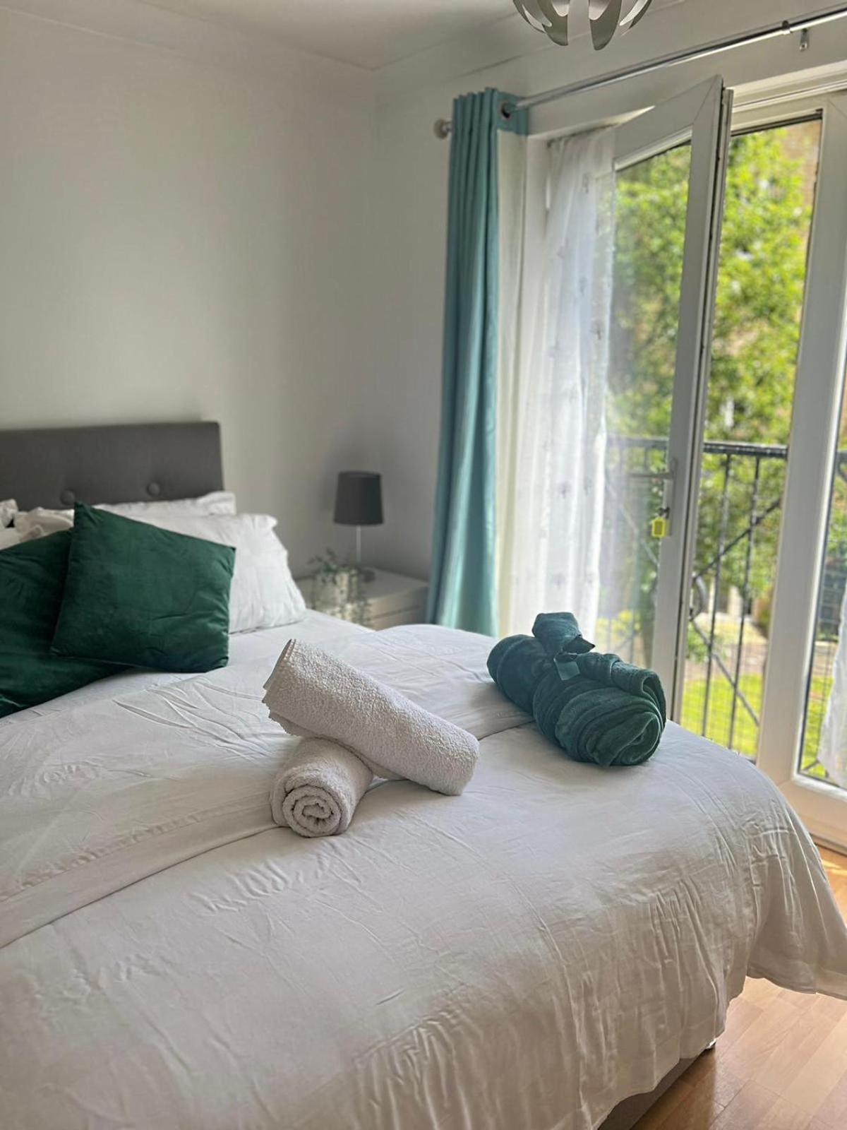 Luxury Rooms And An En-Suite Room With Free Wi-Fi Clarendon Way 콜체스터 외부 사진