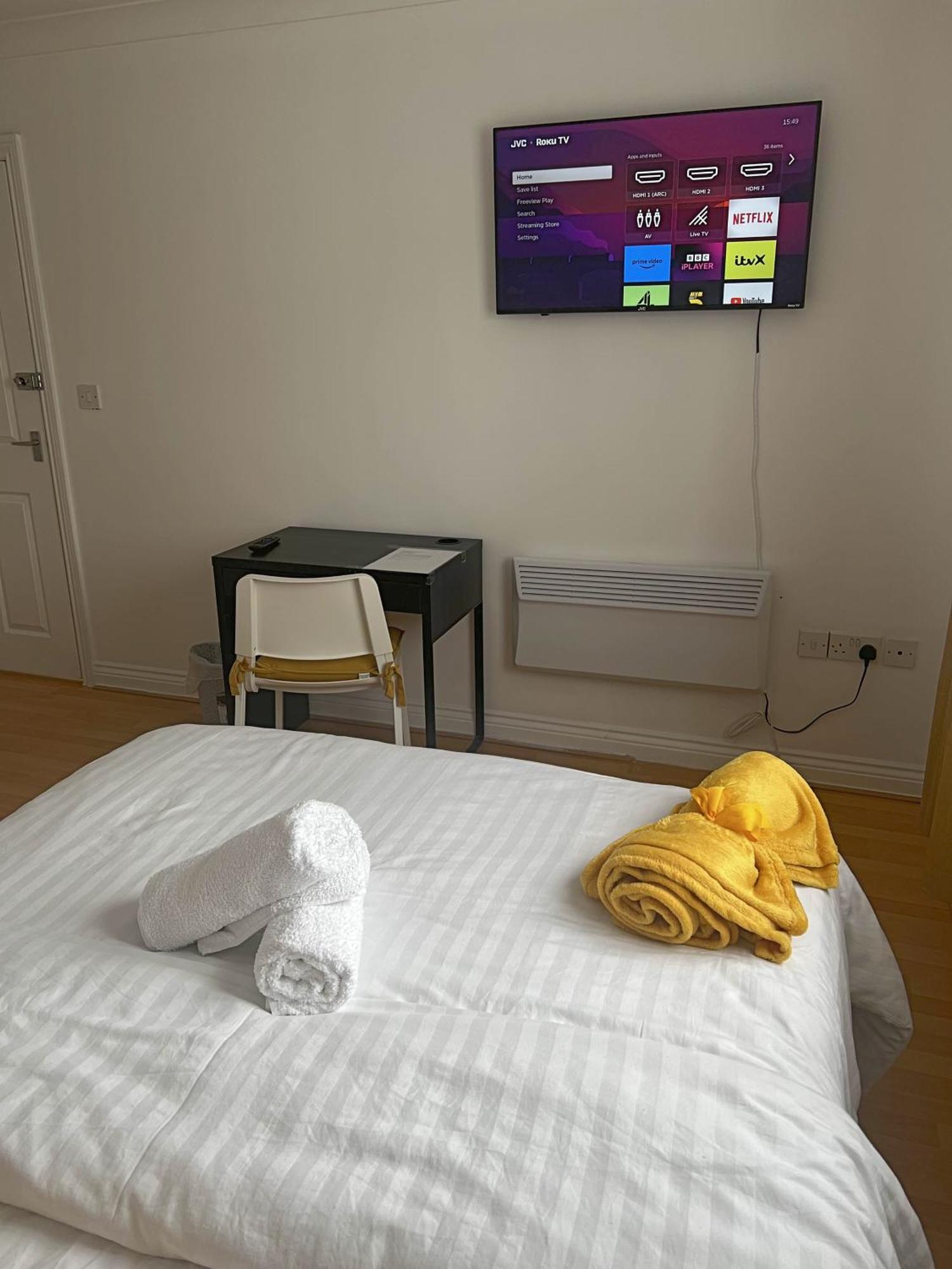 Luxury Rooms And An En-Suite Room With Free Wi-Fi Clarendon Way 콜체스터 외부 사진