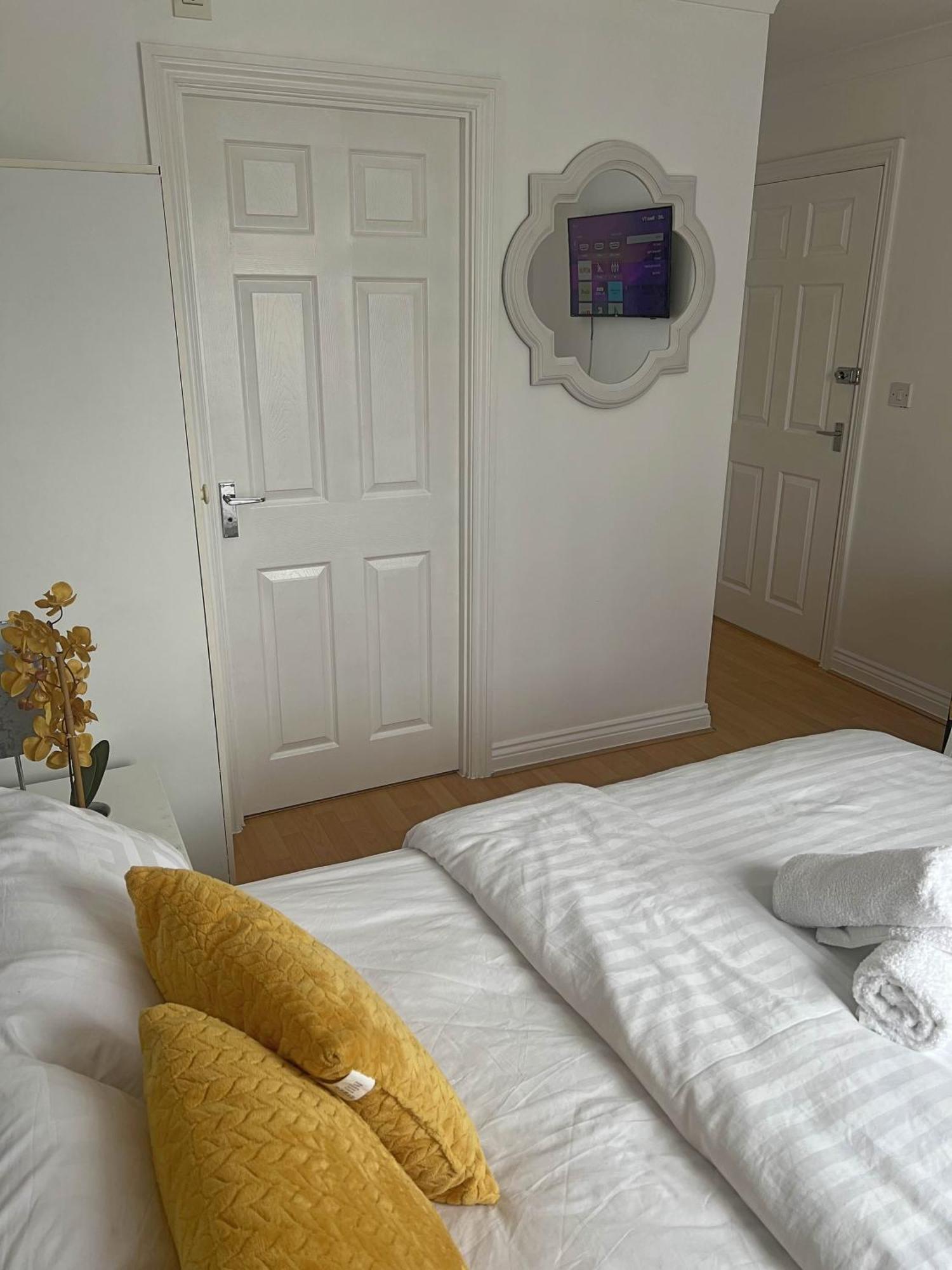 Luxury Rooms And An En-Suite Room With Free Wi-Fi Clarendon Way 콜체스터 외부 사진