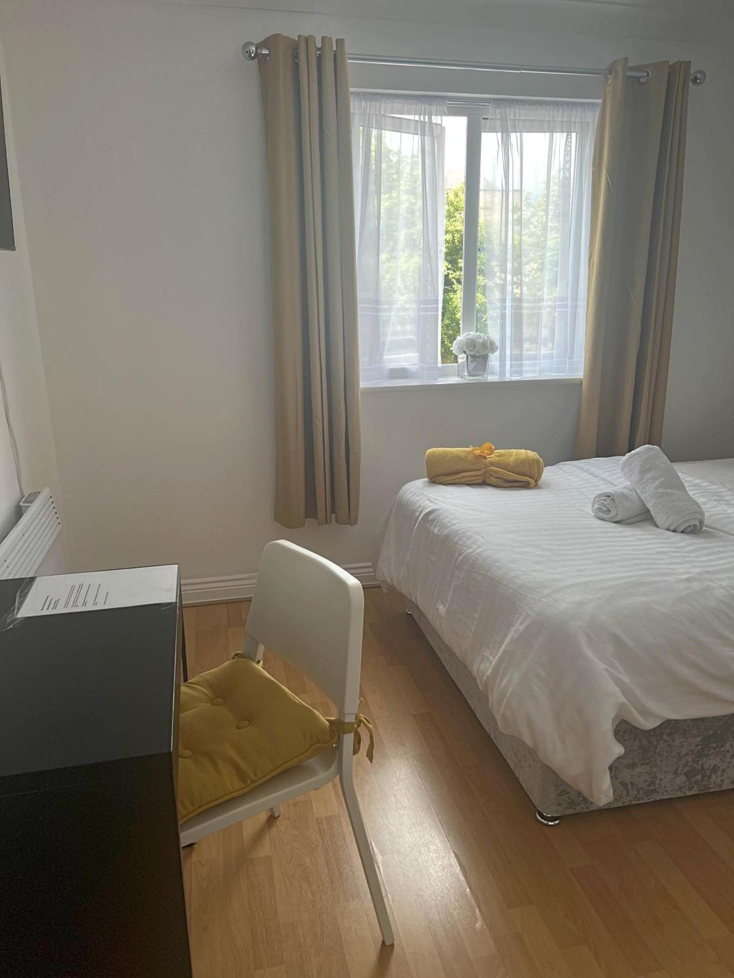 Luxury Rooms And An En-Suite Room With Free Wi-Fi Clarendon Way 콜체스터 외부 사진